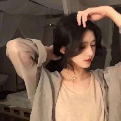 年轻女子